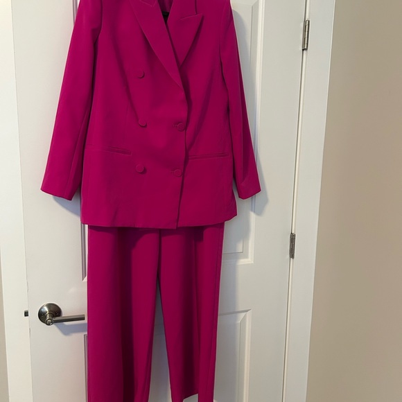 Expess Pink Women's Suit Set - Picture 1 of 4